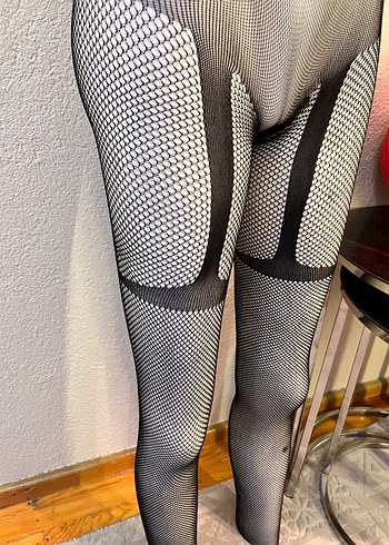 Siyah delikli işlemeli vücut çorabı fantezi - Görsel 2