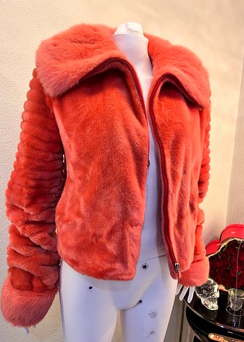 Zara Nar Çiçeği Kürk Detaylı Kadın Mont