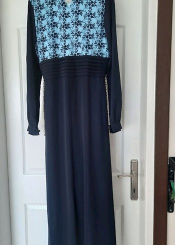 Zincir Detaylı Mavi İşlemeli Uzun Elbise - Görsel 2