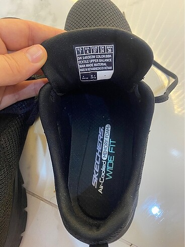 37 Beden siyah Renk Skechers spor ayakkabi