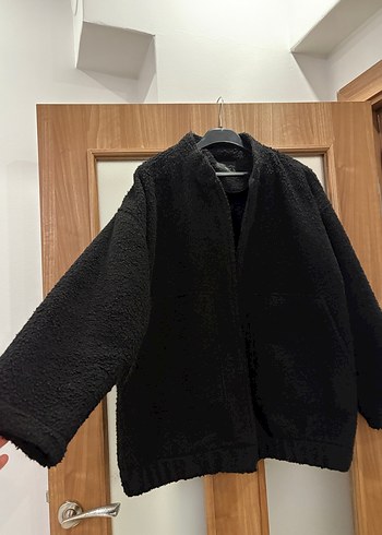 Siyah Yumuşak Kürklü Rahat Kesim Kadın Ceket