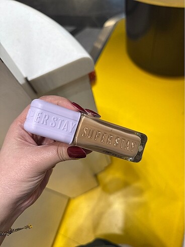 Beden Maybelline super stay