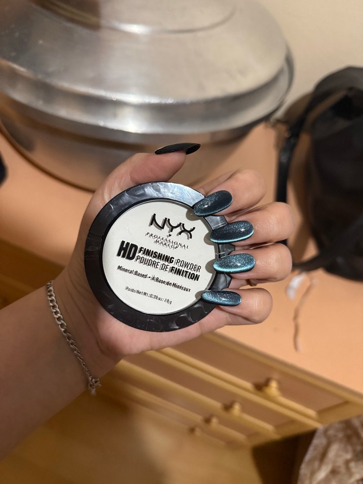 NYX Parlak Siyah HD Sabitleyici Pudra - Görsel 4