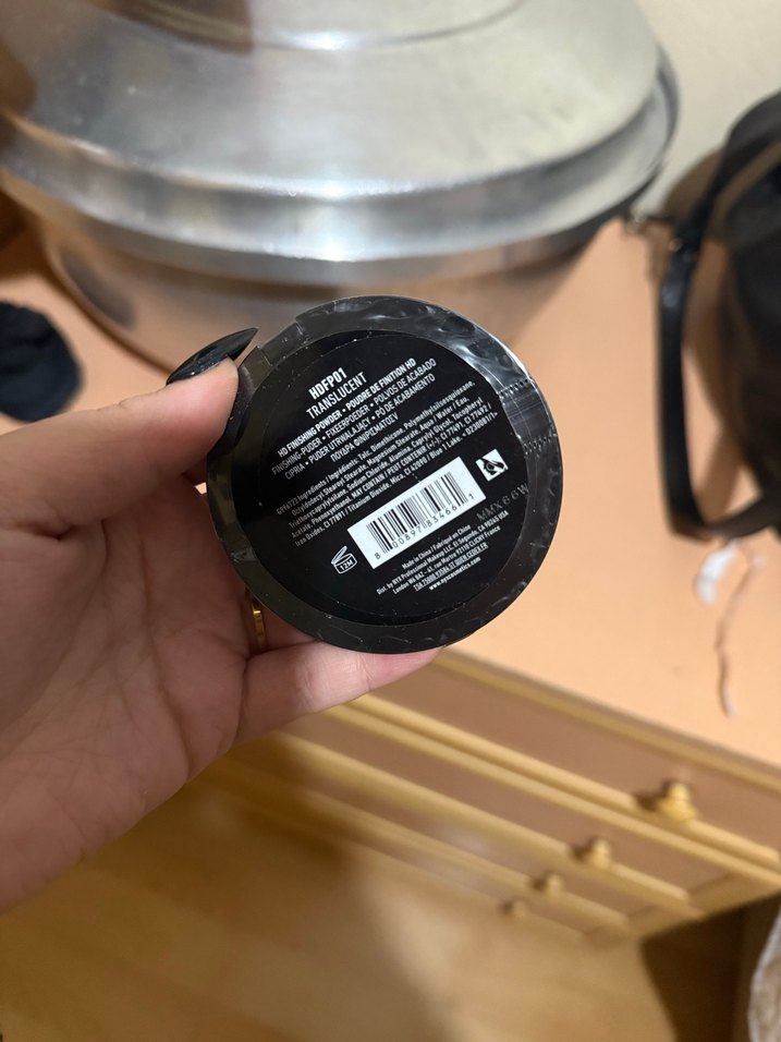 NYX Parlak Siyah HD Sabitleyici Pudra - Görsel 3