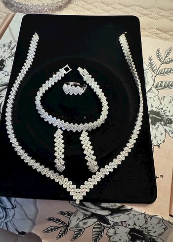  Beden Gelin Tacı ve zirkon set
