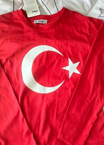 Bayraklı tşört