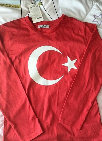 11-12 Yaş Beden kırmızı Renk Bayraklı tşört