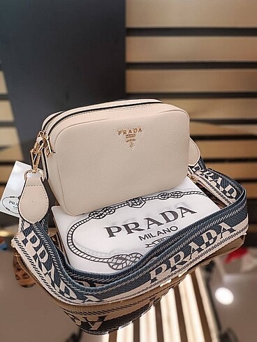 PRADA ?