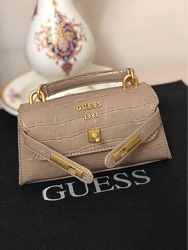 GUESS ÇANTA ?