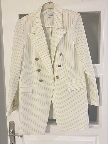 Çizgili Ekru renk blazer ceket