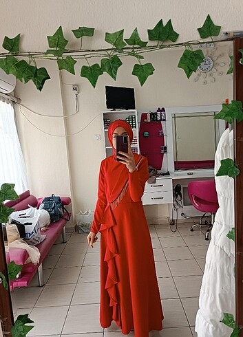 38 Beden kırmızı Renk Zincir detaylı elbise
