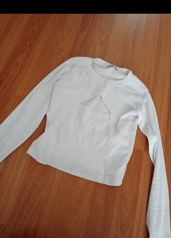Beyaz dekolteli crop