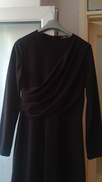 40 Beden siyah Renk Güzel şık bir elbise