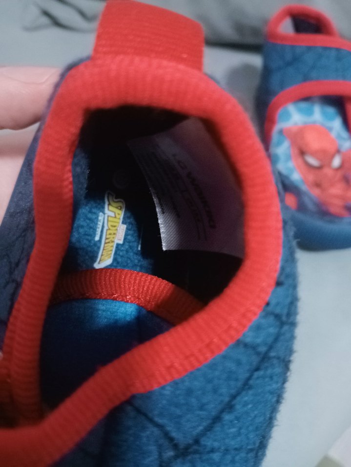 Erkek Çocuk Renkli Örümcek Adam Desenli Kaydırmaz Ev Terliği - Görsel 4