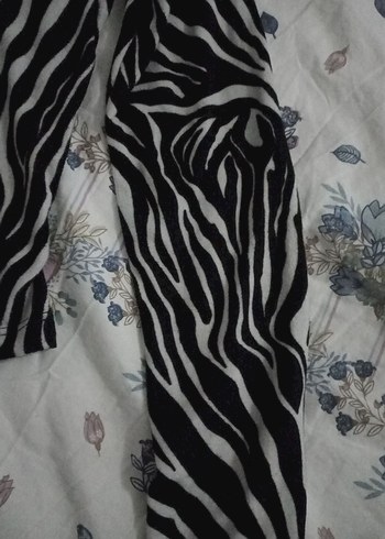 Diğer Zebra Desenli Balıkçı Yaka Volanlı Bluz
