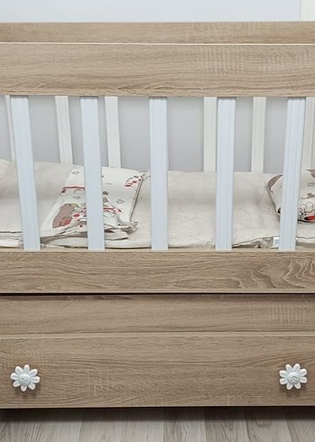 Bej Ahşap Bebek Beşiği