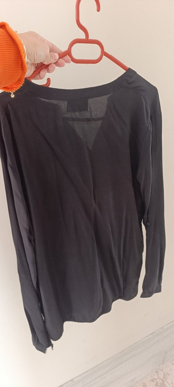 Siyah V Yaka Uzun Kollu Kadın Gömlek - Görsel 5