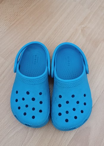Crocs 28