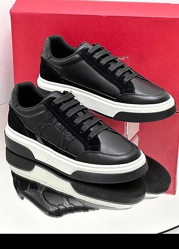Ferragamo low top sneaker