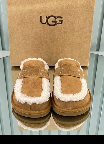  Ugg Maxi Curly Slippers