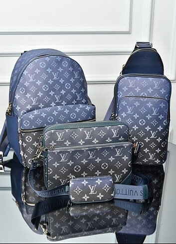 LOUIS VUITTON - Trio Messenger 