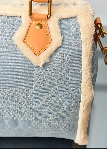  Beden LOUIS VUITTON - Speedy 40 Bandouliere Bag