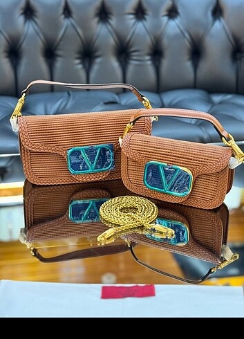 Valentino VALENTINO GARAVANI LOCO SHOULDER BAG