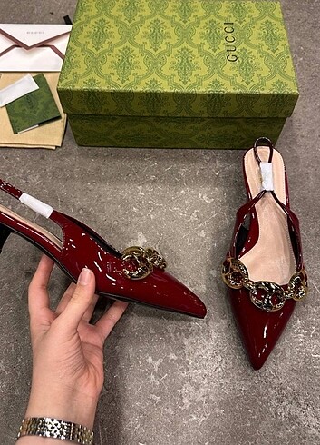 GUCCI SLINGBACK WITH MARINA CHAİN