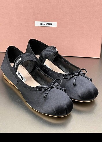 38 Beden siyah Renk MiuMiu saten babet 
