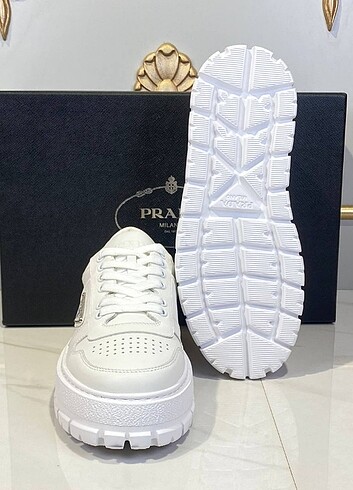 42 Beden Prada Brushed Sneakers