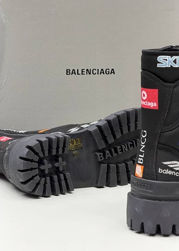 Balenciaga Combat Strike - Görsel 2