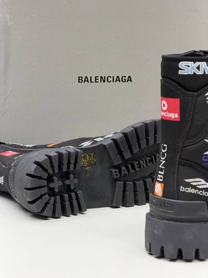 Balenciaga Combat Strike - Görsel 2