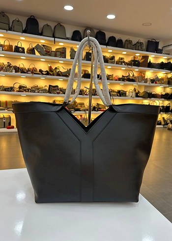 Yves Saint Laurent Tote in leather