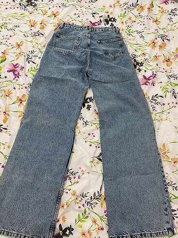 Wide leg cep detayli pantalon.