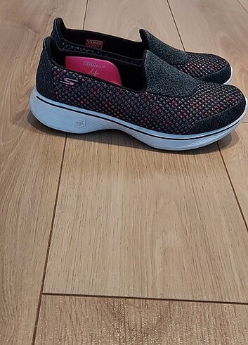 39 Beden Skechers spor ayakkabı