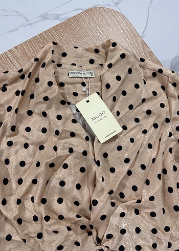 Bej Puantiyeli V Yakalı Kadın Bluz - Görsel 2