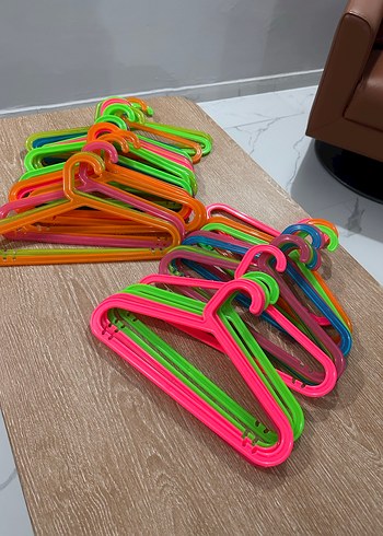 Renkli Plastik Askılar Seti Çocuk Odası - Görsel 2