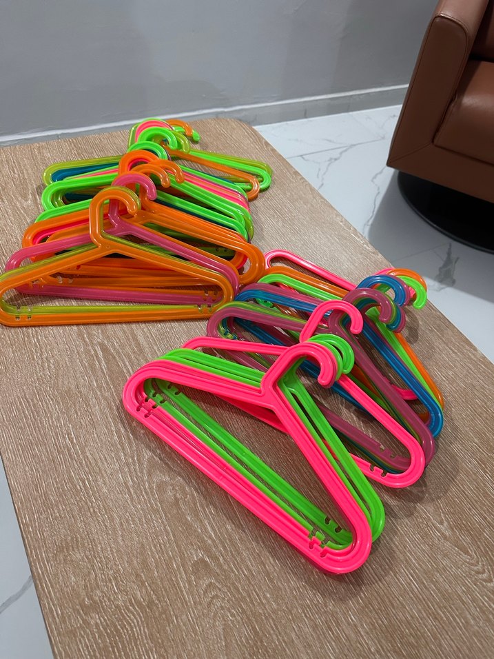 Renkli Plastik Askılar Seti Çocuk Odası - Görsel 2