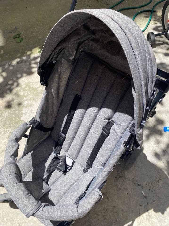 Gri ve Siyah Bebek Arabası Katlanabilir - Görsel 3