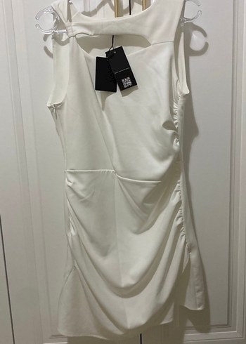 Drapeli Beyaz V Yaka Mini Elbise - Görsel 2