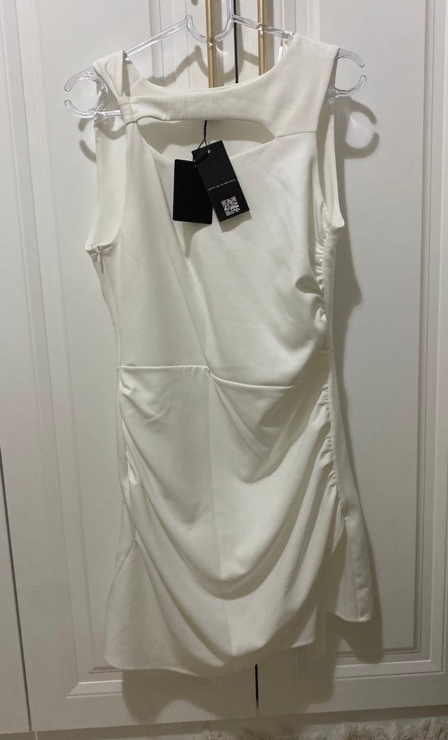 Drapeli Beyaz V Yaka Mini Elbise - Görsel 2