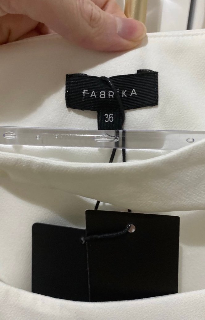 Drapeli Beyaz V Yaka Mini Elbise - Görsel 3