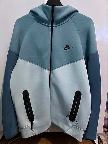 Nike Tench