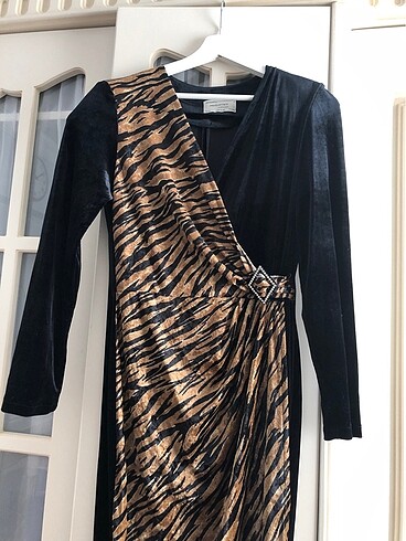 İnce kadife kumaş ve ön tarafı yırtmaçlı - Görsel 2