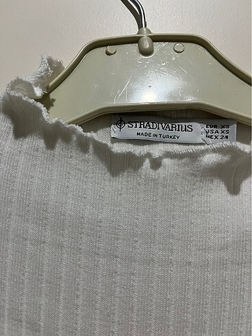 xs Beden beyaz Renk stradivarius dik yaka t-shirt