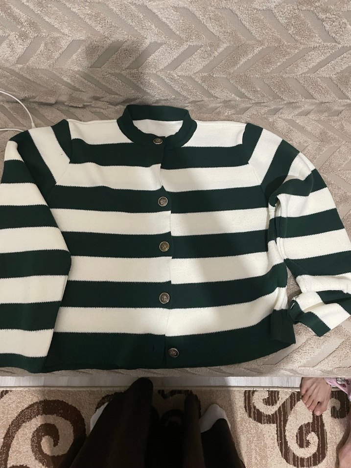 Düğmeli Yeşil Çizgili Kadın Hırka - Görsel 2