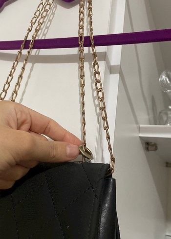 Zincir Detaylı Siyah Deri Yılan Desenli Çanta - Görsel 3