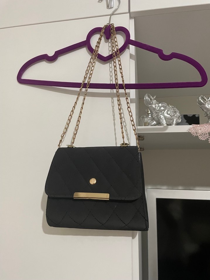 Zincir Detaylı Siyah Deri Yılan Desenli Çanta - Görsel 2