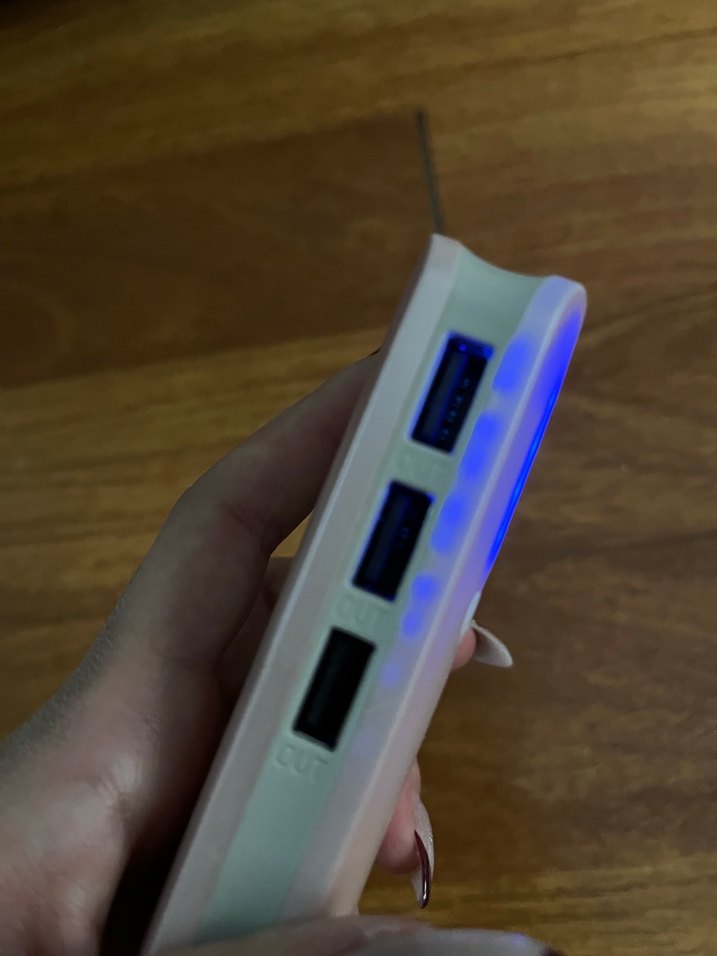 Beyaz Taşınabilir Power Bank Şarj Cihazı - Görsel 3