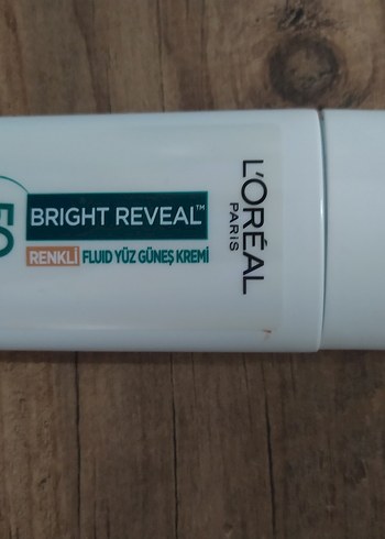L'Oréal Bright Reveal SPF 50 Renkli Yüz Güneş Kremi - Görsel 2